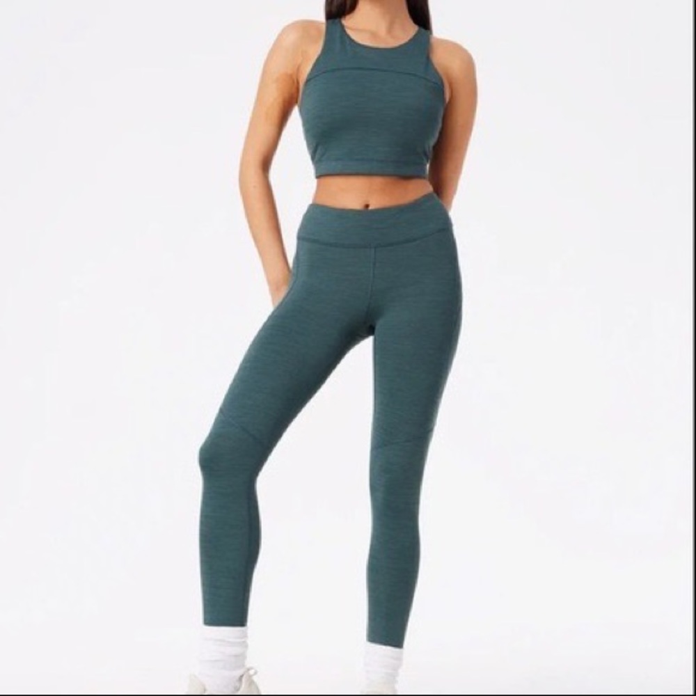 OUTDOOR VOICES workout set